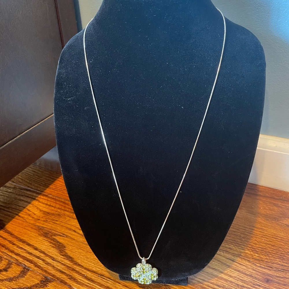 Clover rhinesstone Necklace & earrings set - Picture 3 of 11